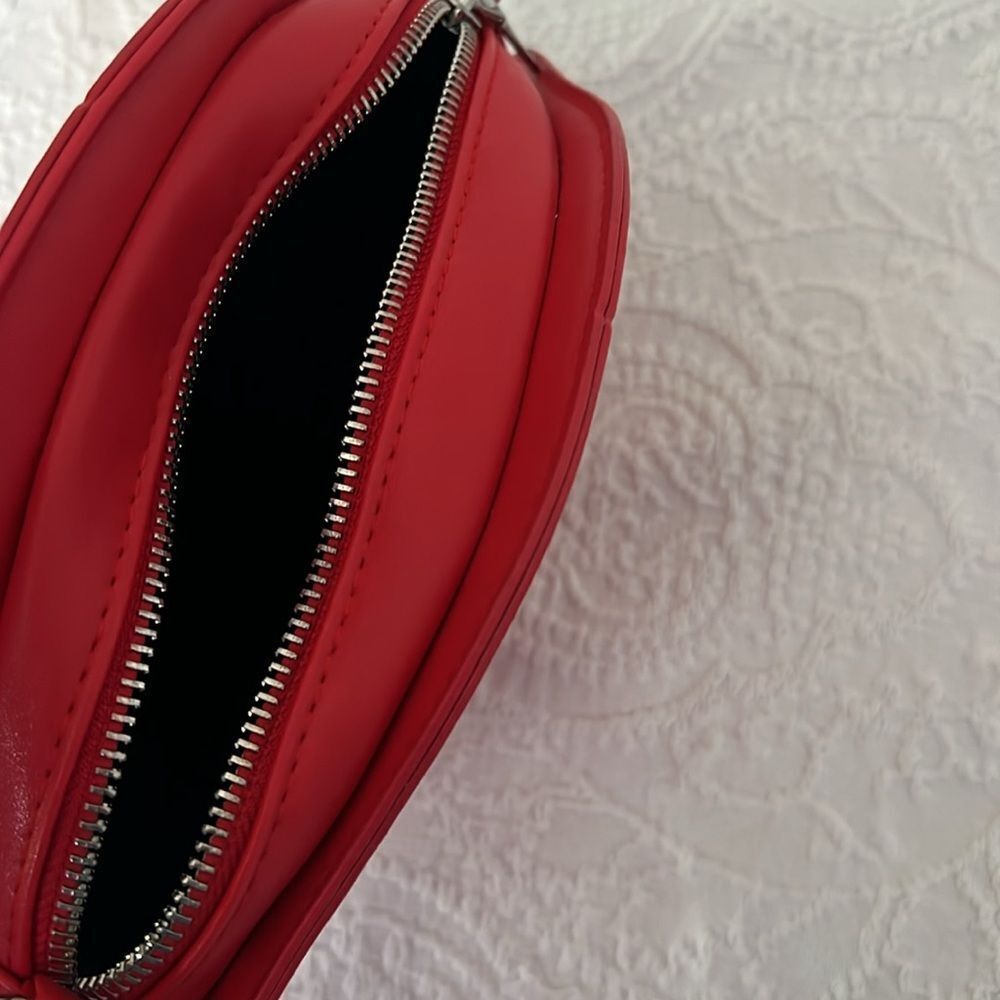 Red and White Mushroom-Shaped shoulder bag - Picture 7 of 11